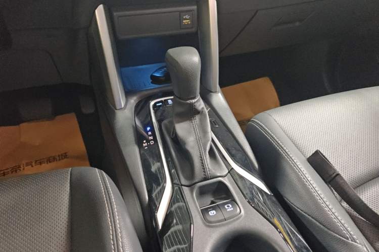 Used Toyota FRONTLANDER 2022 2.0L CVT Luxury PLUS Edition Gear Lever