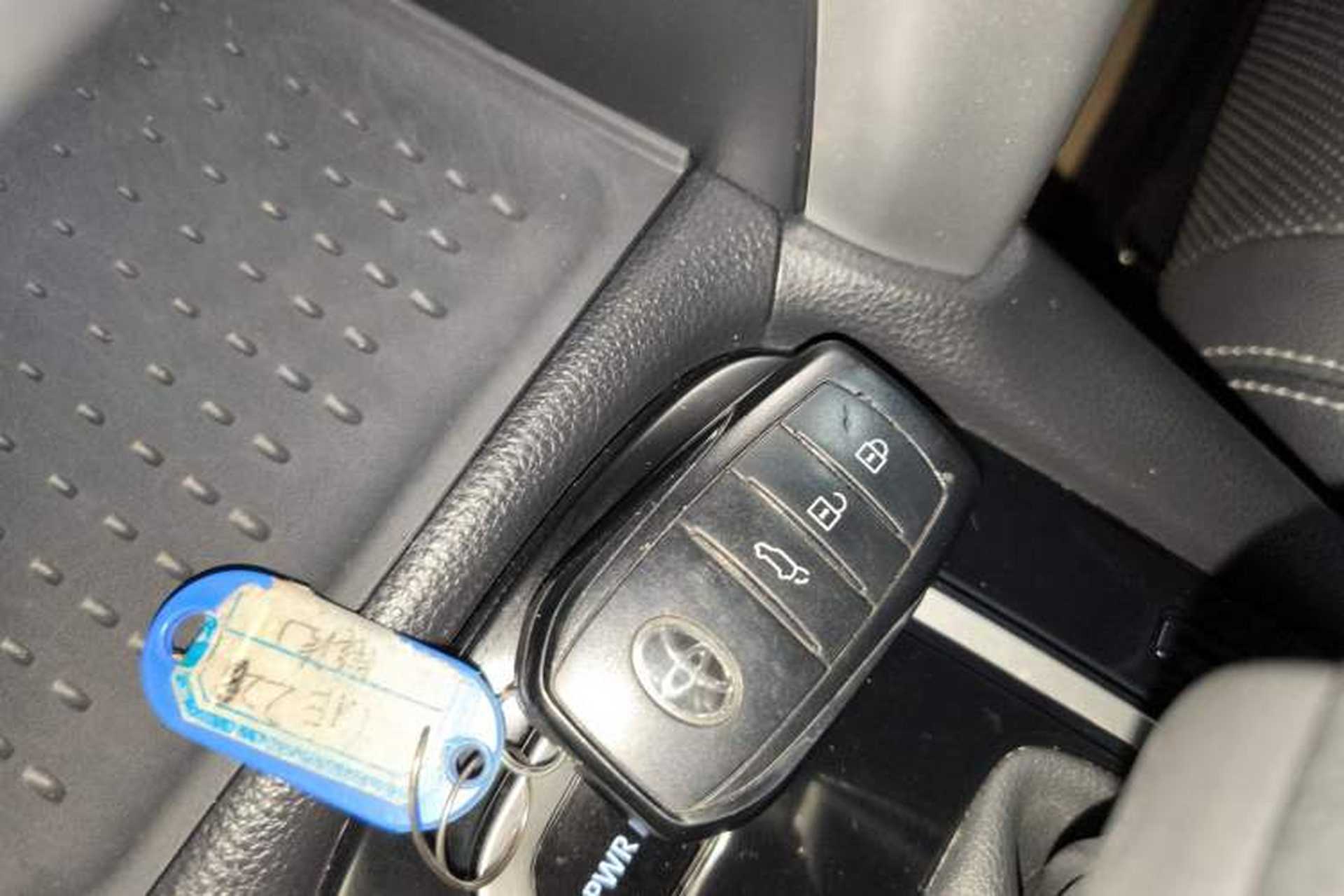 Used Toyota FRONTLANDER 2022 2.0L CVT Luxury PLUS Edition Vehicle Key