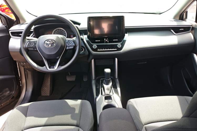 Used Toyota FRONTLANDER 2022 2.0L CVT Leading Edition Center Console