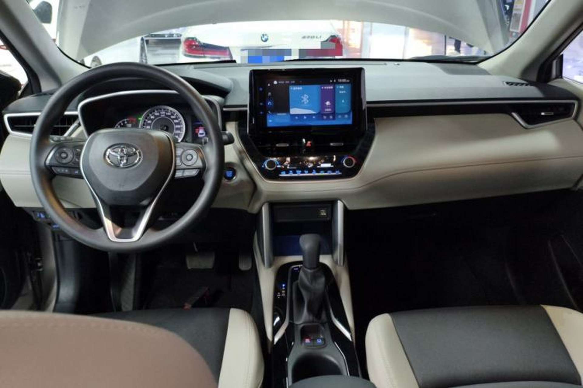 Used Toyota FRONTLANDER 2022 2.0L CVT Luxury PLUS Edition Center Console