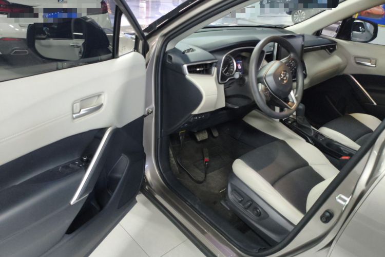 Used Toyota FRONTLANDER 2022 2.0L CVT Luxury PLUS Edition Driver Seat