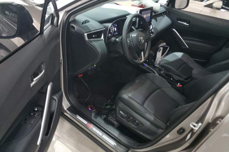 Used Toyota FRONTLANDER 2022 2.0L CVT Luxury Edition Driver Seat