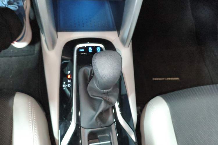 Used Toyota FRONTLANDER 2022 2.0L CVT Luxury PLUS Edition Gear Lever