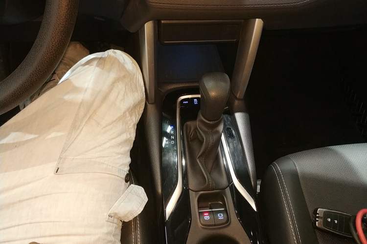 Used Toyota FRONTLANDER 2022 2.0L CVT Luxury Edition Gear Lever