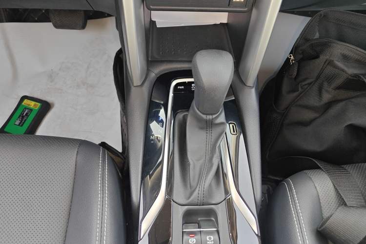 Used Toyota FRONTLANDER 2022 2.0L CVT Luxury PLUS Edition Gear Lever
