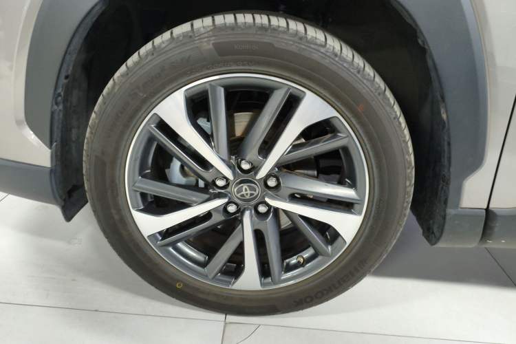Used Toyota FRONTLANDER 2022 2.0L CVT Luxury PLUS Edition Left Front Wheel Hub