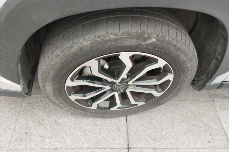 Used Toyota FRONTLANDER 2022 2.0L CVT Luxury Edition Left Front Wheel Hub