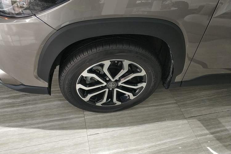 Used Toyota FRONTLANDER 2022 2.0L CVT Luxury Edition Left Front Wheel Hub