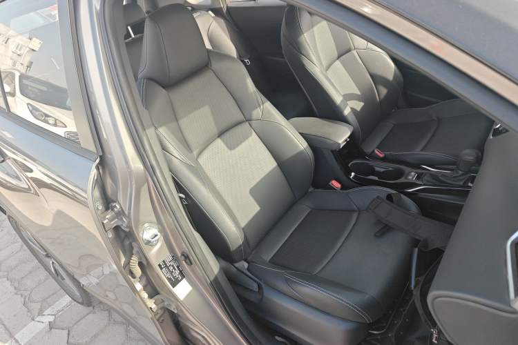 Used Toyota FRONTLANDER 2022 2.0L CVT Luxury PLUS Edition Right Front Seat