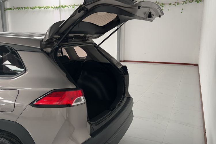 Used Toyota FRONTLANDER 2022 2.0L CVT Elite Edition Trunk