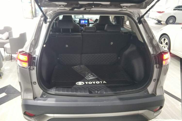 Used Toyota FRONTLANDER 2022 2.0L CVT Luxury Edition Trunk