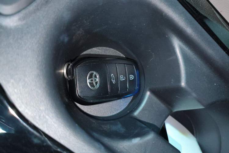 Used Toyota FRONTLANDER 2022 2.0L CVT Luxury PLUS Edition Vehicle Key