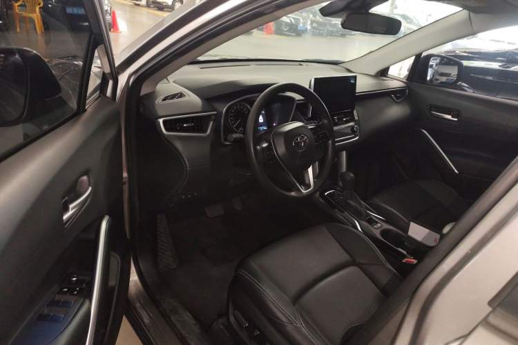 Used Toyota FRONTLANDER 2022 2.0L CVT Luxury PLUS Edition Driver Seat