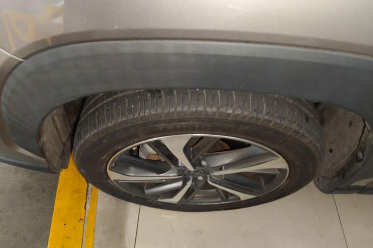 Used Toyota FRONTLANDER 2022 2.0L CVT Luxury PLUS Edition Left Front Wheel Hub