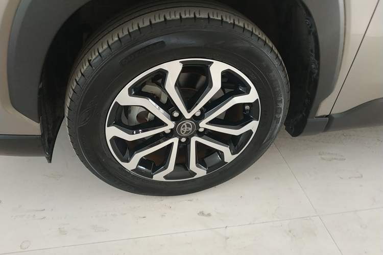 Used Toyota FRONTLANDER 2022 2.0L CVT Luxury Edition Left Front Wheel Hub
