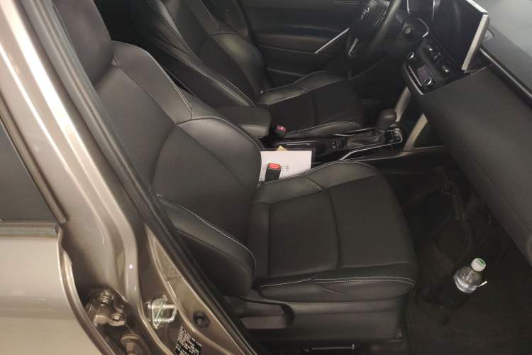 Used Toyota FRONTLANDER 2022 2.0L CVT Luxury PLUS Edition Right Front Seat