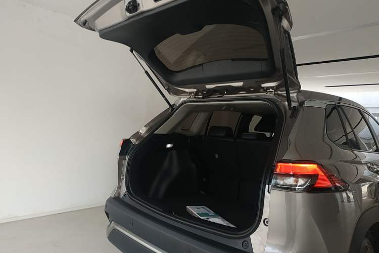 Used Toyota FRONTLANDER 2022 2.0L CVT Luxury Edition Trunk