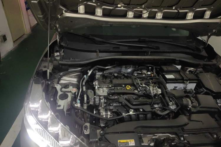 Used Toyota FRONTLANDER 2022 2.0L CVT Luxury Edition Engine Bay Right