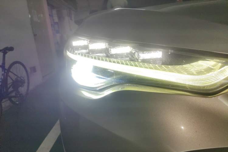 Used Toyota FRONTLANDER 2022 2.0L CVT Luxury Edition Right Front Headlight