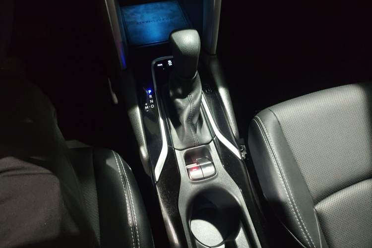 Used Toyota FRONTLANDER 2022 2.0L CVT Luxury PLUS Edition Gear Lever