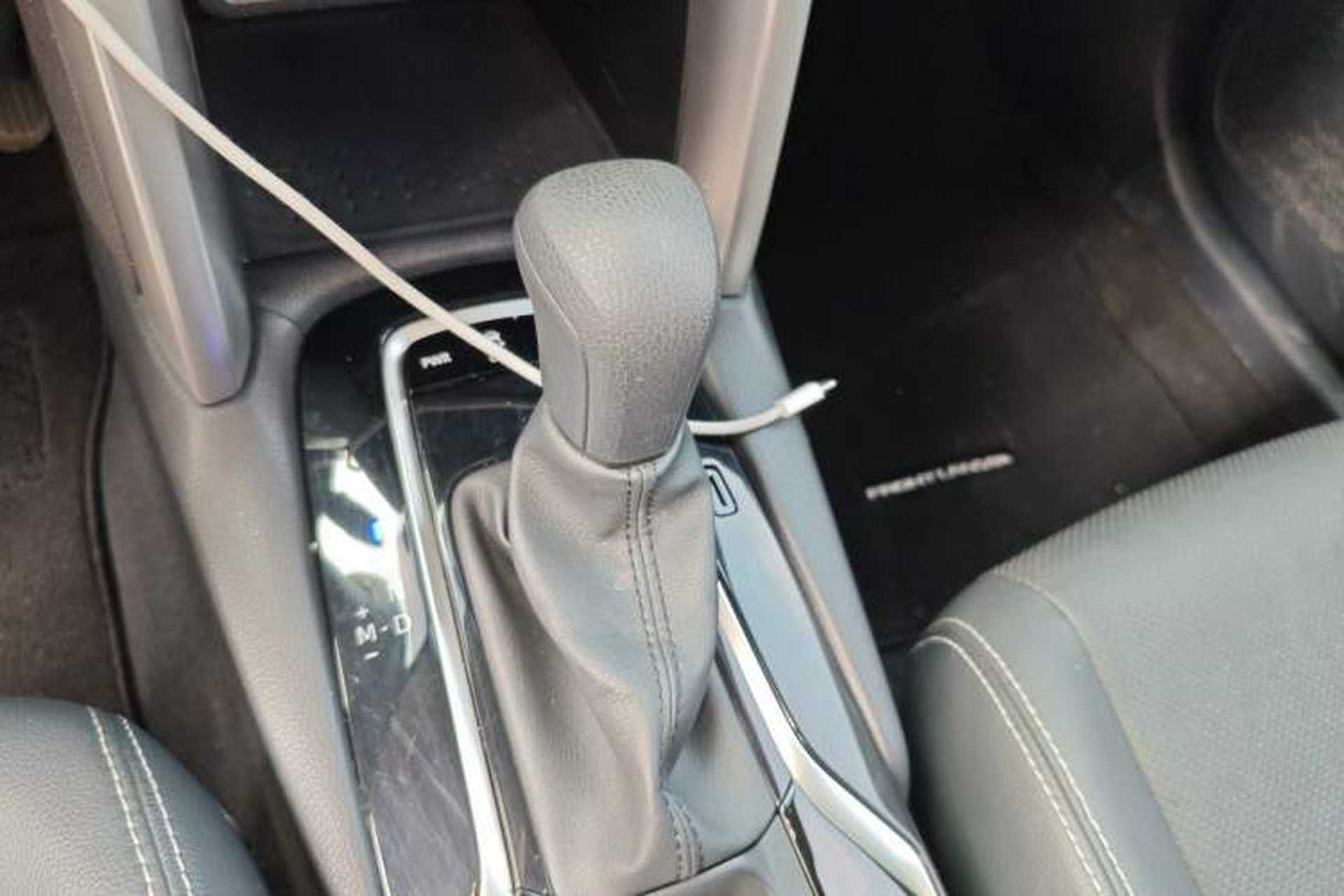 Used Toyota FRONTLANDER 2022 2.0L CVT Luxury Edition Gear Lever