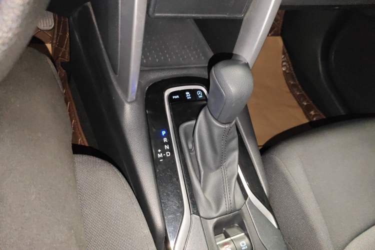 Used Toyota FRONTLANDER 2022 2.0L CVT Elite Edition Gear Lever