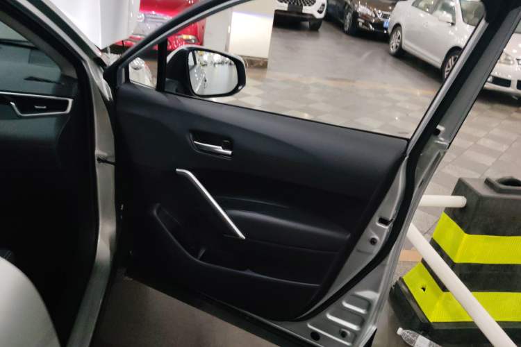 Used Toyota FRONTLANDER 2022 2.0L CVT Luxury Edition Interior 5