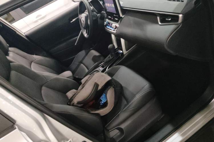 Used Toyota FRONTLANDER 2022 2.0L CVT Luxury Edition Right Front Seat