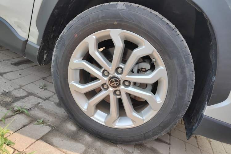 Used Toyota FRONTLANDER 2022 2.0L CVT Elite Edition Right Front Wheel Hub