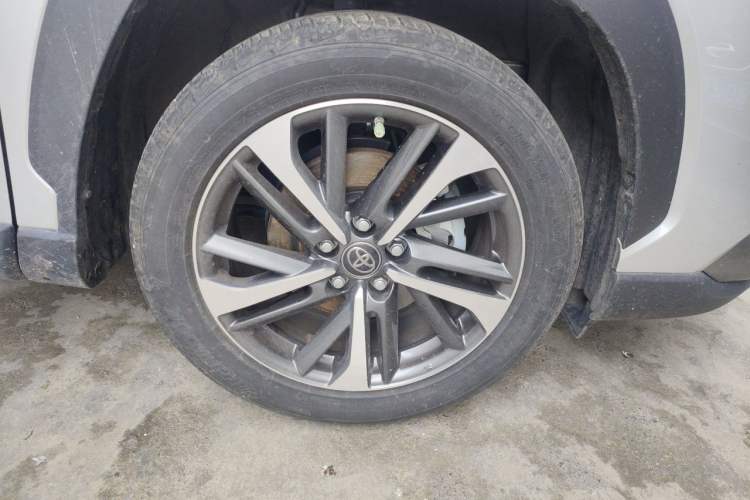 Used Toyota FRONTLANDER 2022 2.0L CVT Luxury PLUS Edition Right Front Wheel Hub