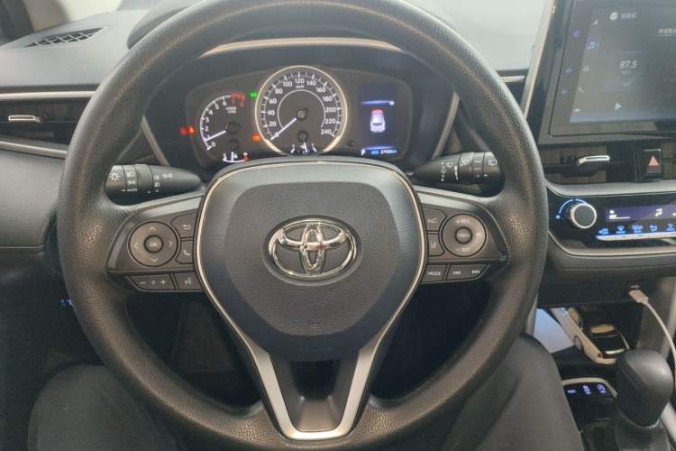Used Toyota FRONTLANDER 2022 2.0L CVT Luxury PLUS Edition Steering Wheel
