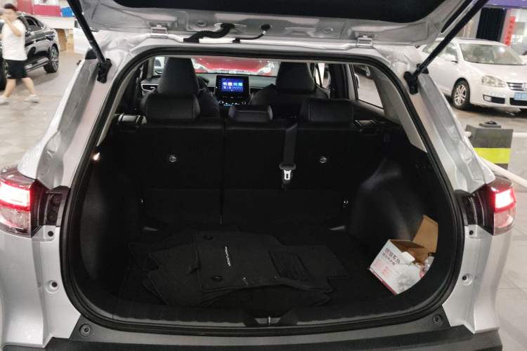 Used Toyota FRONTLANDER 2022 2.0L CVT Luxury Edition Trunk