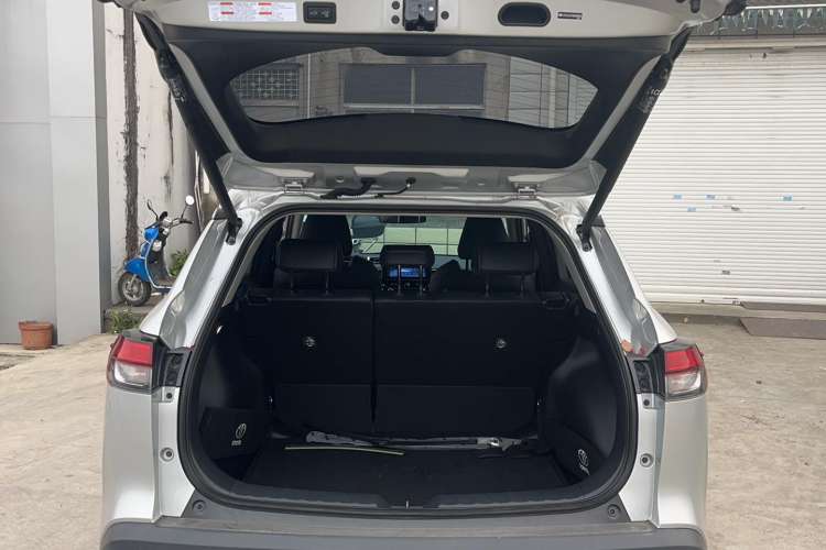 Used Toyota FRONTLANDER 2022 2.0L CVT Luxury PLUS Edition Trunk