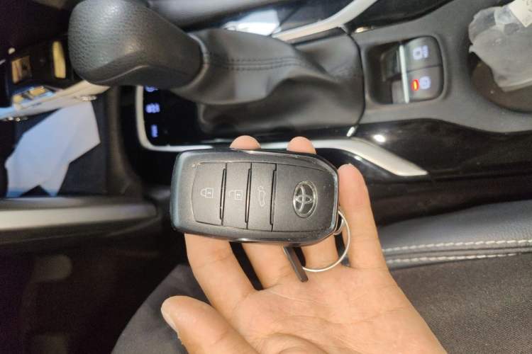Used Toyota FRONTLANDER 2022 2.0L CVT Luxury PLUS Edition Vehicle Key