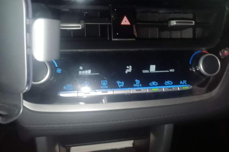 Used Toyota FRONTLANDER 2022 2.0L CVT Leading Edition Audio And AC Panel