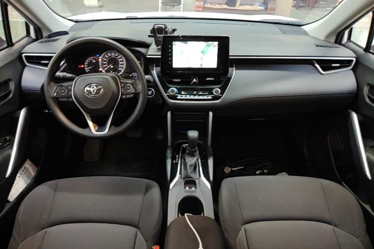 Used Toyota FRONTLANDER 2022 2.0L CVT Leading Edition Center Console