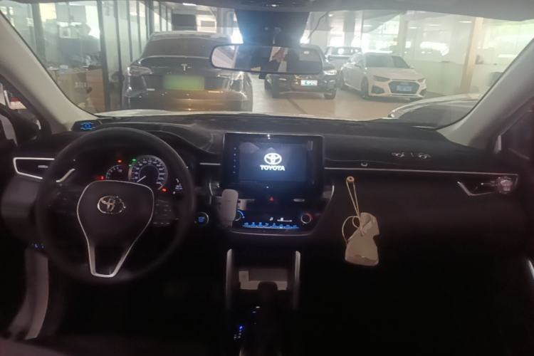 Used Toyota FRONTLANDER 2022 2.0L CVT Leading Edition Center Console