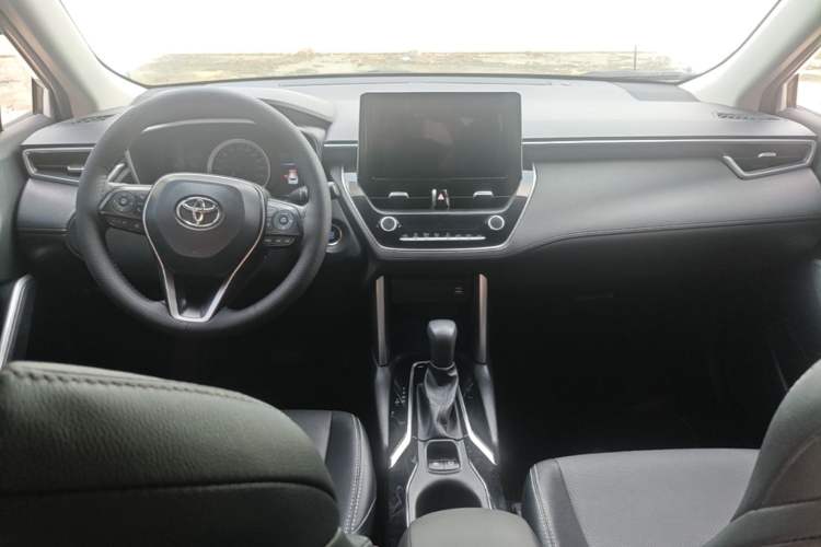 Used Toyota FRONTLANDER 2022 2.0L CVT Luxury PLUS Edition Center Console
