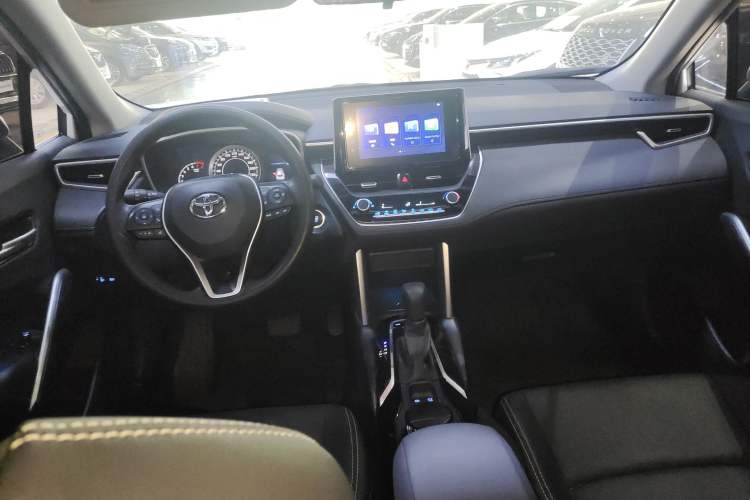 Used Toyota FRONTLANDER 2022 2.0L CVT Luxury Edition Center Console