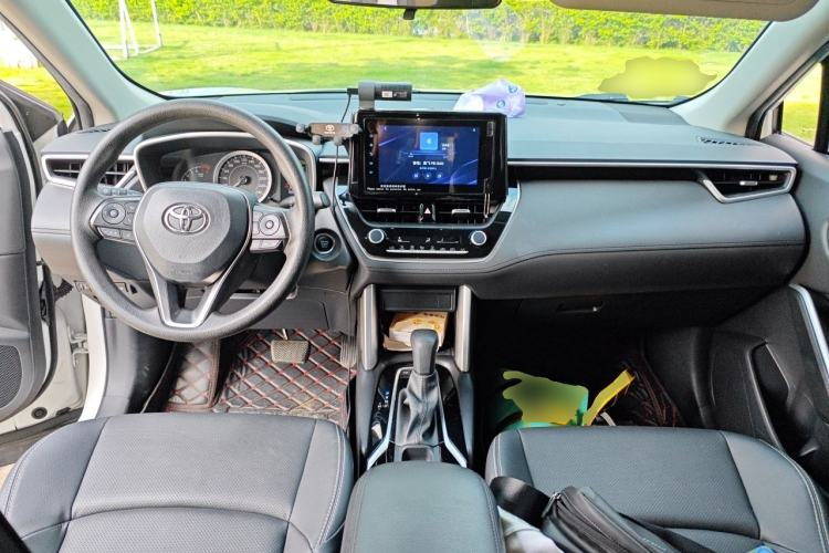 Used Toyota FRONTLANDER 2022 2.0L CVT Luxury Edition Center Console