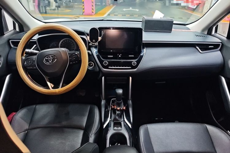 Used Toyota FRONTLANDER 2022 2.0L CVT Luxury Edition Center Console