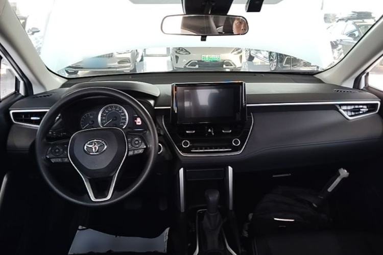 Used Toyota FRONTLANDER 2022 2.0L CVT Leading Edition Center Console