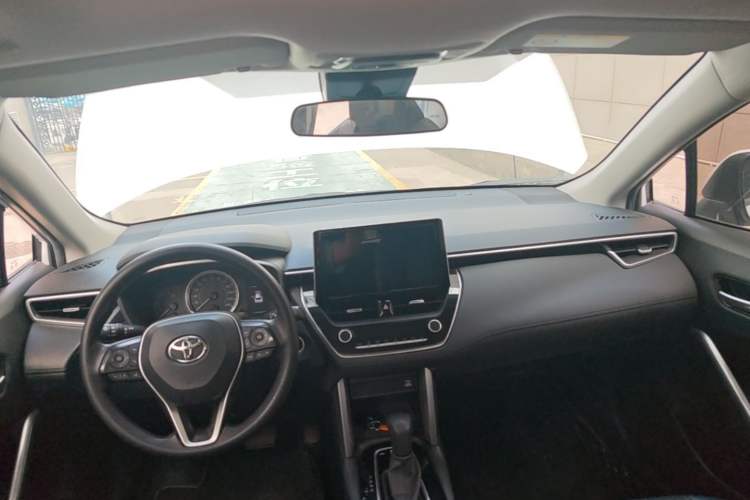 Used Toyota FRONTLANDER 2022 2.0L CVT Luxury PLUS Edition Center Console