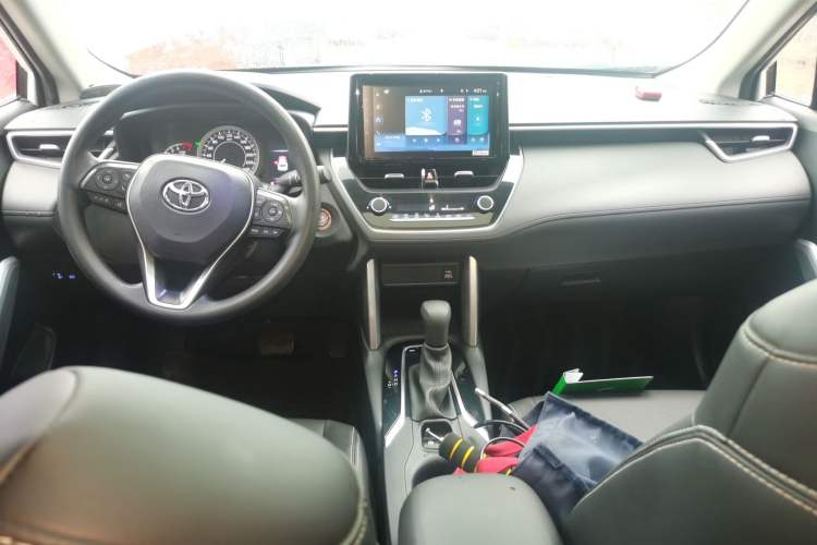 Used Toyota FRONTLANDER 2022 2.0L CVT Luxury Edition Center Console