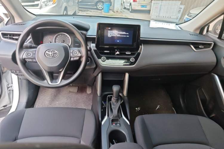 Used Toyota FRONTLANDER 2022 2.0L CVT Leading Edition Center Console