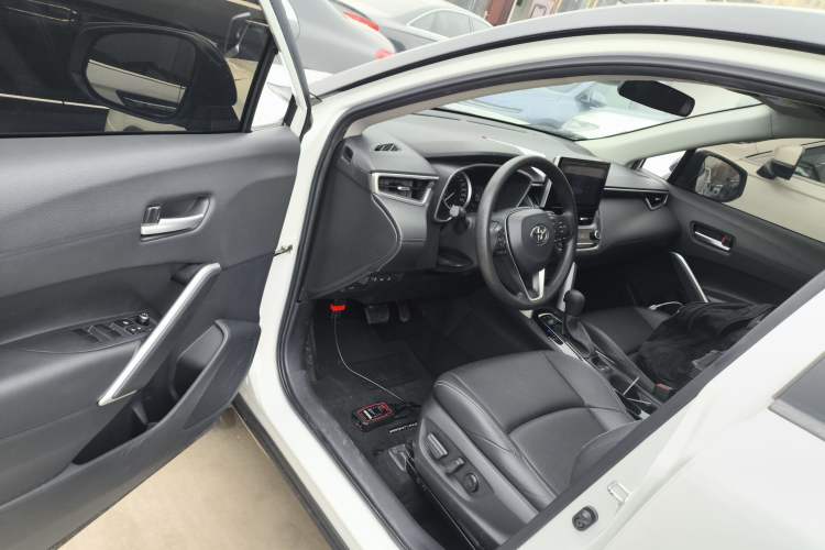 Used Toyota FRONTLANDER 2022 2.0L CVT Luxury PLUS Edition Driver Seat