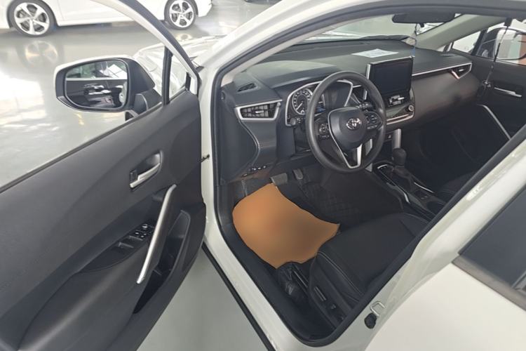 Used Toyota FRONTLANDER 2022 2.0L CVT Luxury PLUS Edition Driver Seat
