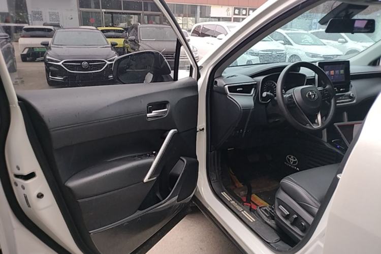 Used Toyota FRONTLANDER 2022 2.0L CVT Luxury Edition Driver Seat