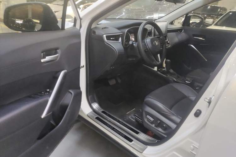 Used Toyota FRONTLANDER 2022 2.0L CVT Luxury Edition Driver Seat