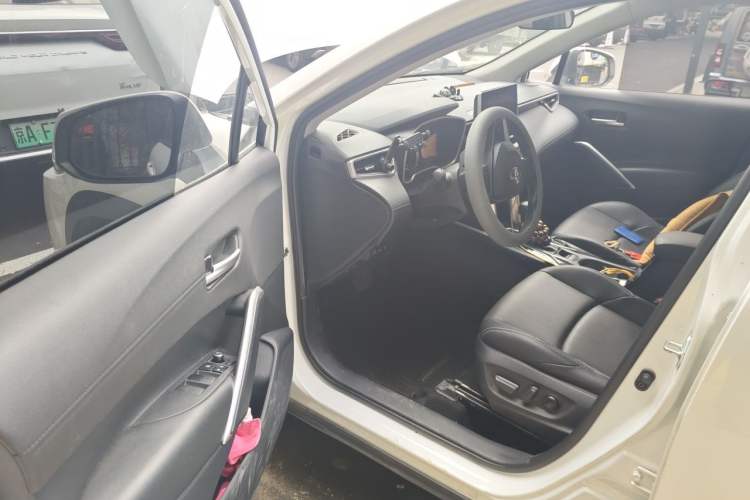 Used Toyota FRONTLANDER 2022 2.0L CVT Luxury PLUS Edition Driver Seat